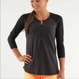 Lululemon half zip pull over in EUC, this is a GREAT DEAL!